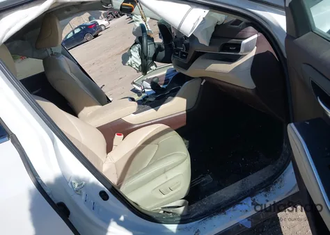 2022 Toyota Highlander Xle z USA, uszkodzony, nr VIN 5TDHZRBH8NS577430